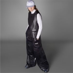 Adidas women’s Blue Version Chile ‘62 vest NWT L